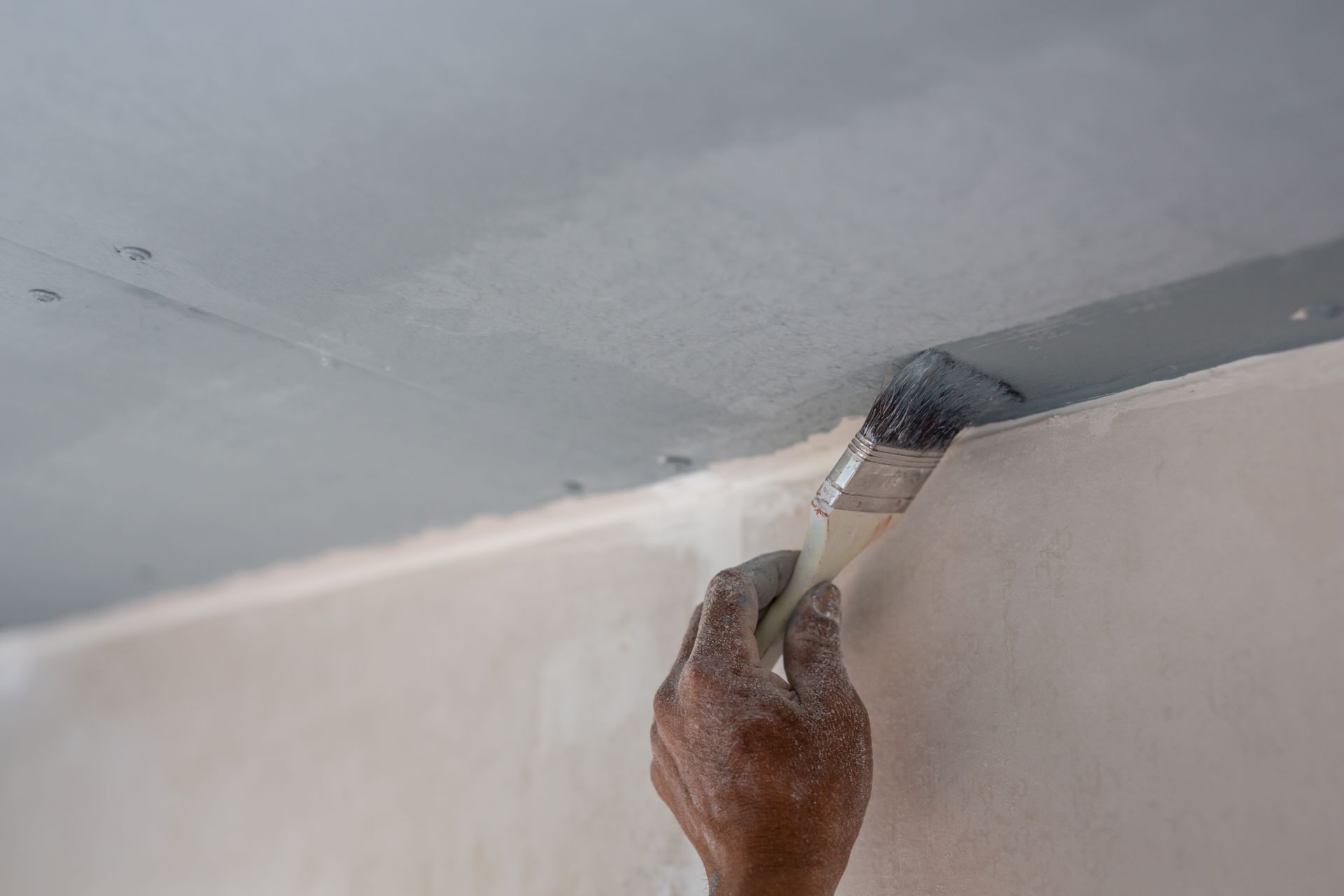 Installing Ceiling Insulation Without Moisture Traps